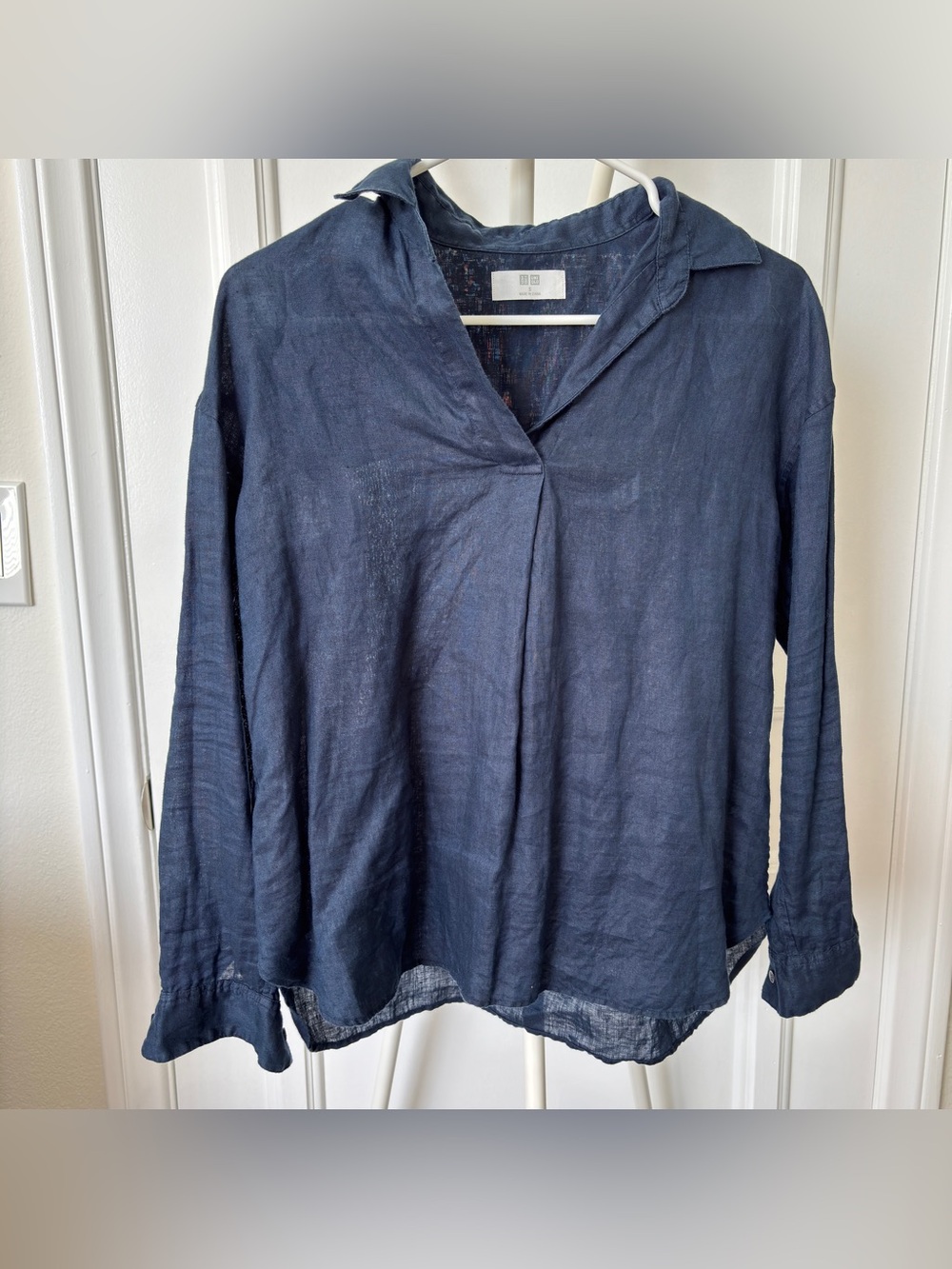 Uniqlo Women’s Linen blended V Neck Top Navy